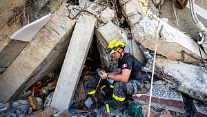 Aftershock hits Caracas amid critical rescue efforts