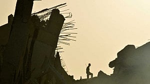 Venezuela quake death toll tops 1,400