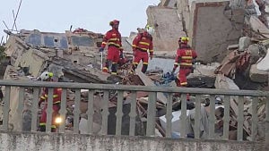Venezuela races to find quake survivors with 1,600 foreign rescuers