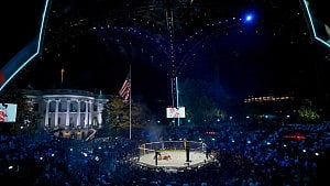 Trump hosts White House cage fights