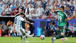 Messi hat-trick sees Argentina beat Algeria