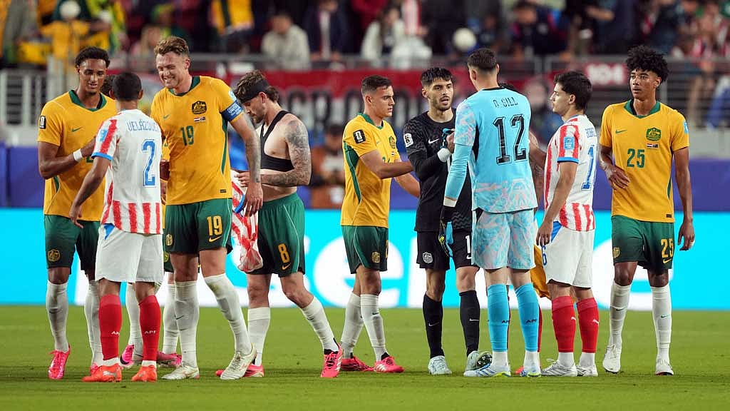 Australia go through, Paraguay wait