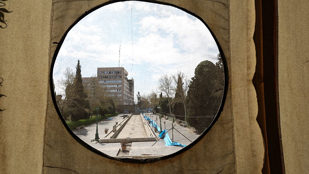 A damaged building is seen through a circular from the Golestan Palace, amid the US-Israeli conflict with Iran in Tehran, Iran, Mar 21, 2026. REUTERS/Alaa Al-Marjani