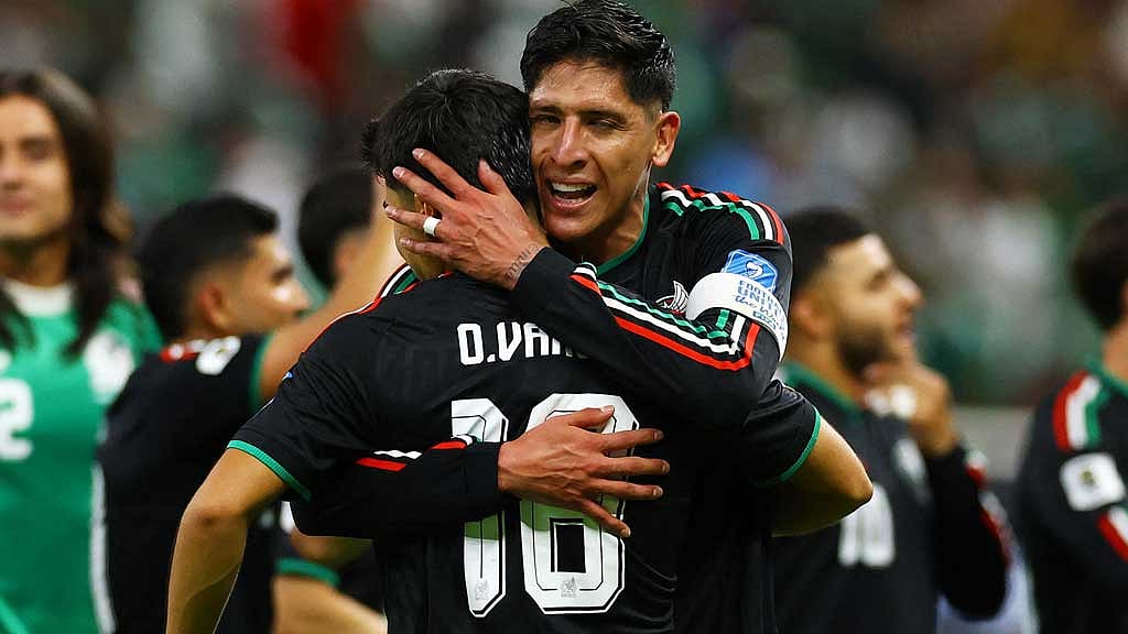 Mexico edge South Korea to reach last 32