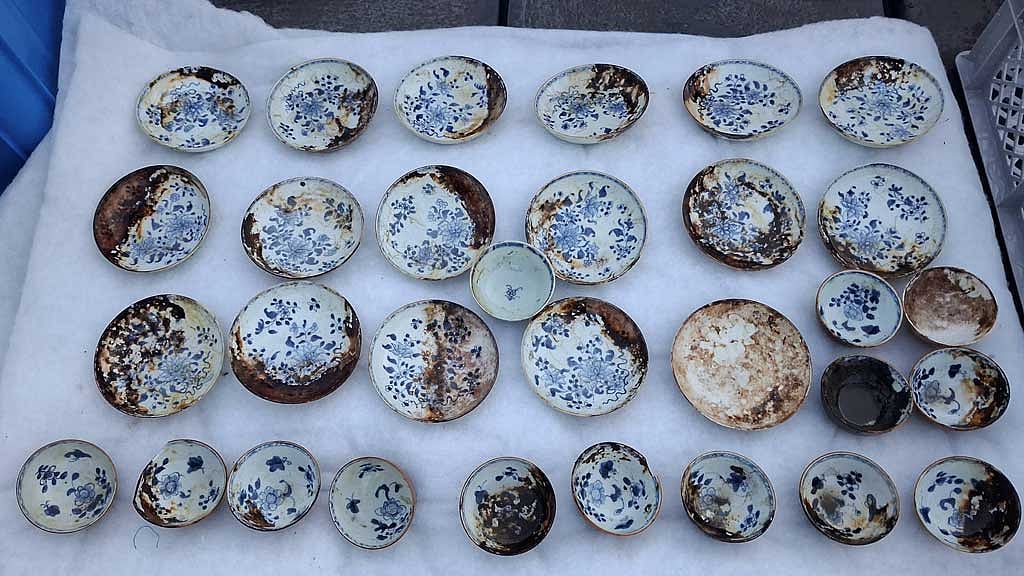 Norway recovers porcelain, chandeliers from 18th century shipwrec