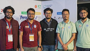আইসিপিসি প্রতিযোগিতায় এআইইউবি’র সাফল্য