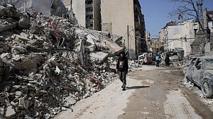 Iranian missiles wound scores in southern Israel