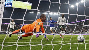 Everton win big over Chelsea for Beto’s double