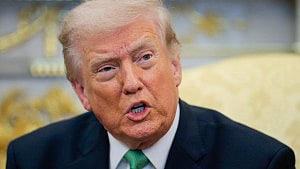 Trump postpones trip to Beijing