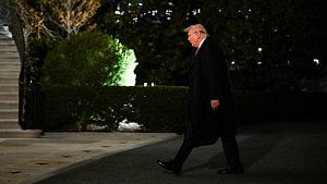 Iran cracks down on dissent amid war fears