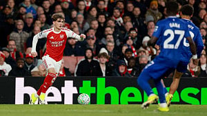 Dowman seals historic Arsenal win over Everton