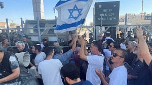 Gaza detainee abuse: Israel drops charges against soldiers