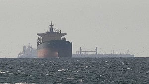 Trump eyes end of Iran war with Hormuz shut: WSJ