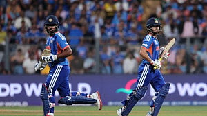 India survive Bethell to set up NZ final