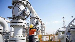 Iraq, Kurds reach deal to resume oil exports to Turkey port