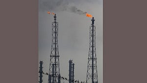 5 die in fire outside Mexico oil refinery