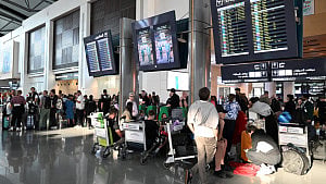 Flight disruptions worsen as Middle East war escalates
