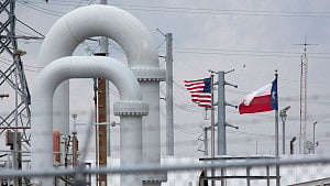 Oil jumps 10% on Iran conflict