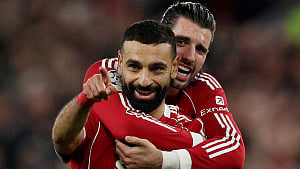 Forest cruise past Spurs to boost survival hopes