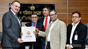 Vaccination to start immediately on arrival: Sakhawat
