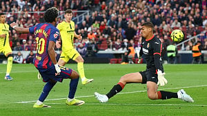 Yamal hat-trick as Barca go 4 points clear
