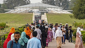জিয়া উদ্যানে ঈদের ঘোরাঘুরি