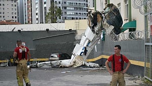 3 killed as plane crashes into building in Brazil