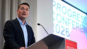 Brexit debate pushed back up agenda by Starmer rival