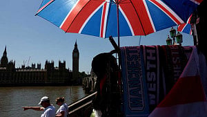 Britain bakes in record-hot May day