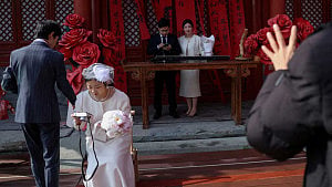 China's marriages drop to decade low