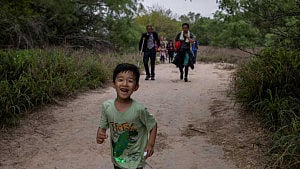 US readies visa sanctions on China over migrants issue