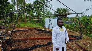 Ebola patients flee as Congo health centres face attacks