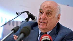 Etienne Davignon dies before Lumumba assassination trial