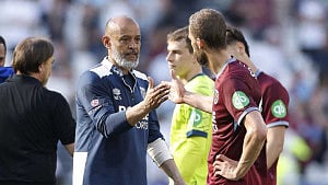 Relegated West Ham keep Espirito Santo
