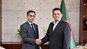 Pranay Verma meets Khalilur on farewell