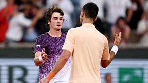 Fonseca stuns Djokovic in 5-set Roland Garros epic