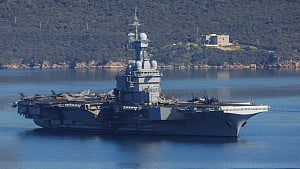 France moves aircraft carrier to Red Sea with eye on Hormuz mission