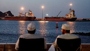 Iraq, Pakistan strike energy deals with Iran