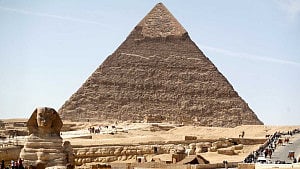 Giza pyramid built with quake resistance