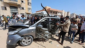 Israeli strikes kill 3 in Gaza: medics