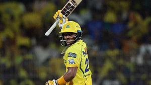 Kartik return lifts Chennai's youth push in IPL