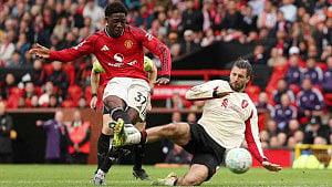 United sink rivals Liverpool 3-2