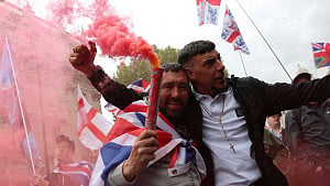 Thousands march in London immigration, pro-Palestine protests