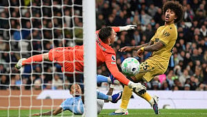City cut Arsenal lead to two points