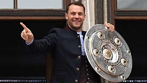 Neuer takes Germany's WC gloves