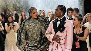 Stars arrive for Met Gala