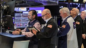 Wall Street hits new closing highs on tech strength