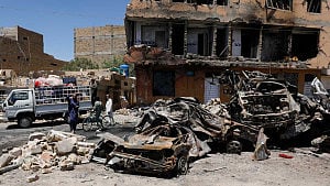 Pakistan train bombing kills over 30