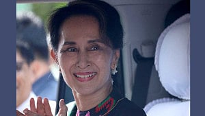Suu Kyi to meet legal team this weekend