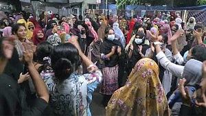 তিন ছাত্রীর হলের সিট বাতিল নিয়ে রাতে তিতুমীর কলেজে বিক্ষোভ